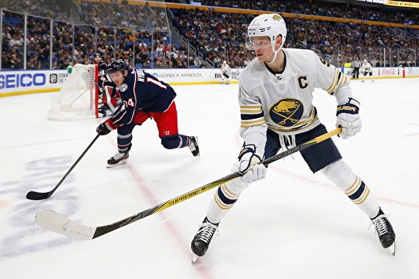 东契奇又胖了？湖人要想东契奇打的舒服或许要效仿独行侠打造阵容，必须要配备真正的3D锋线和护框中锋